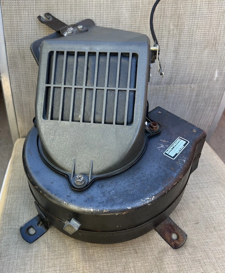 MAZDA ROTATIVO AÑOS 70 RX3-808 CUPÉ-SEDÁN GENUINO SOPLADOR NIPPON ¡CAJA DE CARCASA DE MOTOR! Foto 2 de 4