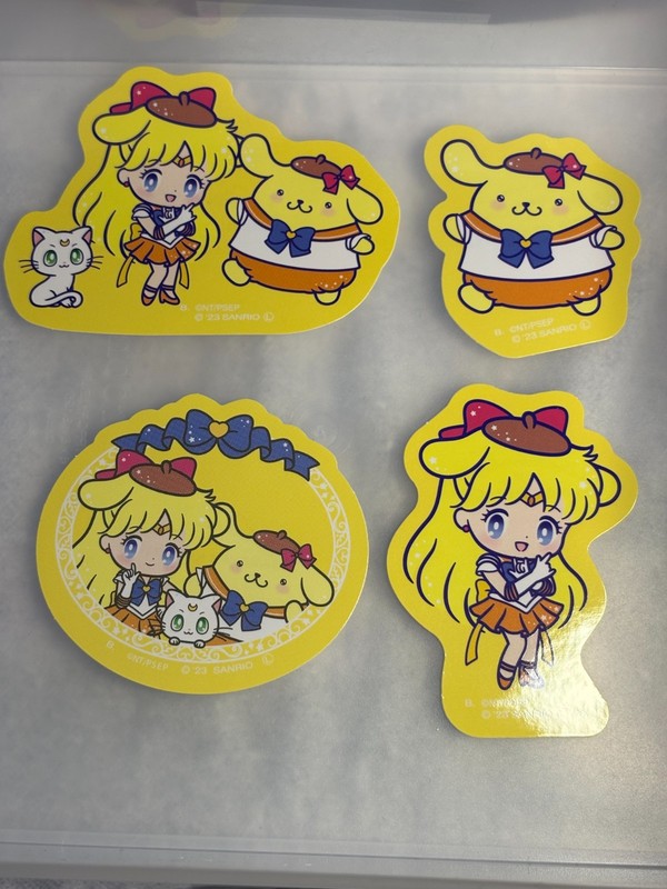 Bandai Sailor Moon X Sanrio Die-cut Stickers (Sailor Venus x Pompompurin)