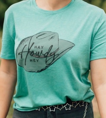 Two Fly Woman s T-shirt. Hay howdy hey . Perfect With jeans .  Woman s Sz Large