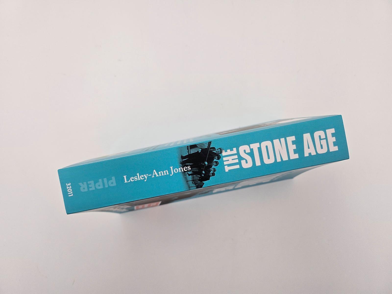 Thumbnail - Lesley-ann Jones / The Stone Age / 9783492320115