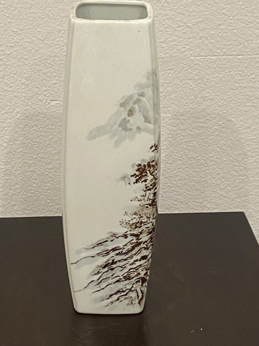 20th Century Chinese Porcelain Vase - Picture 3 of 6