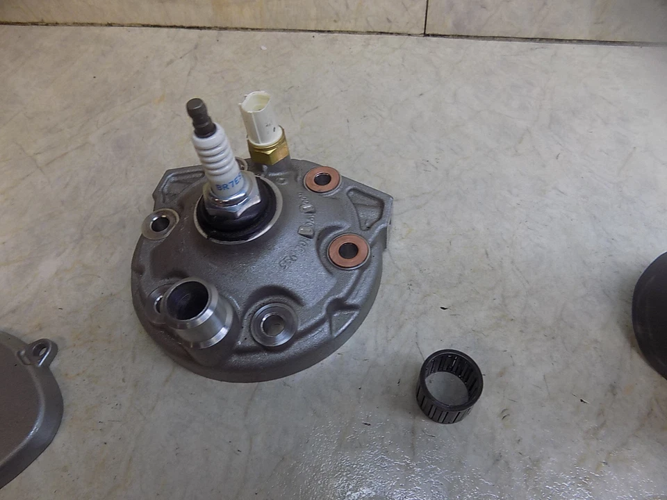 Husqvarna TE250i extremo superior culata válvula de alimentación inyector TE 250 i 2023 NUEVO Foto 4 de 4