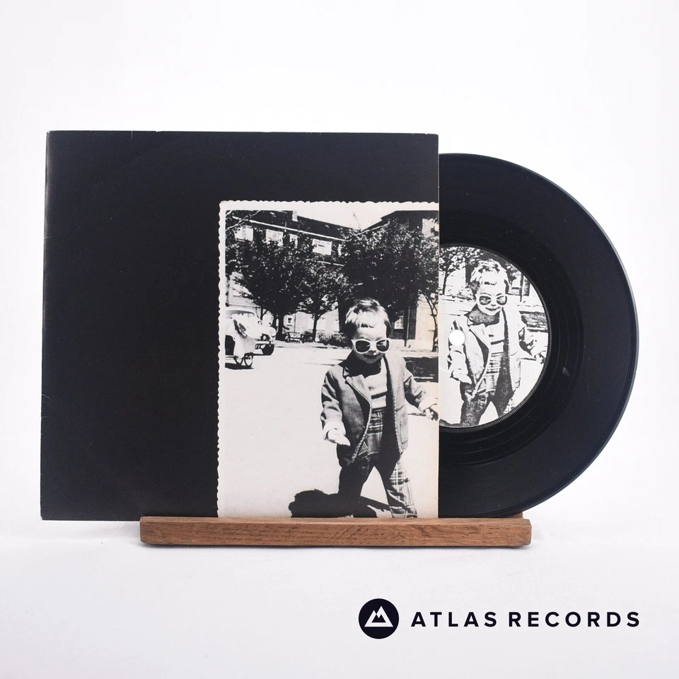 Essential Logic - Aerosol Burns - 7" Vinyl Record - VG+/VG+ - Image 2 of 4