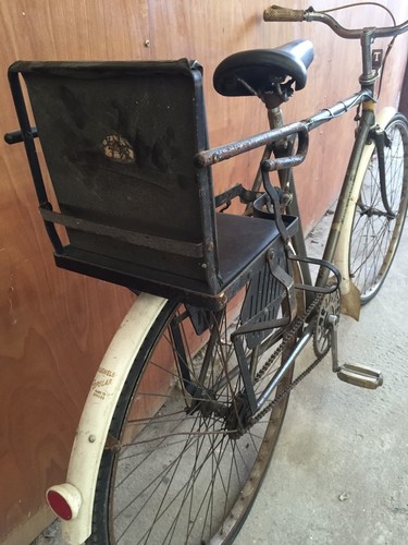 Vintage Triumph bicycle. Jack of Clubs. C/w Rare child seat - restoration needed - Picture 11 of 12