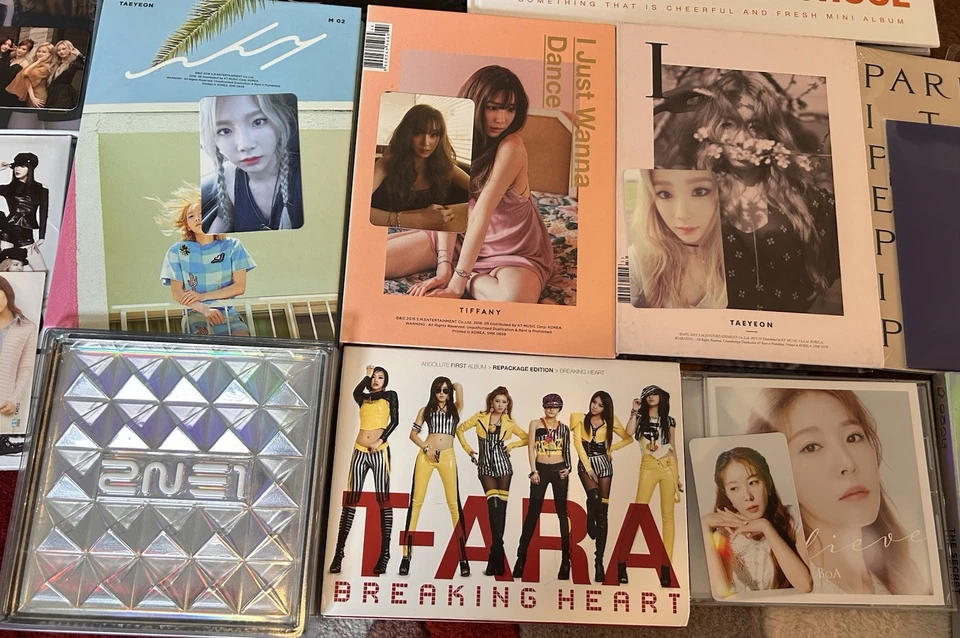 Kpop Album Lot Photocards Taeyeon SNSD Girls Generation 2NE1 BOA Sister T-Ara - Image 3 of 4