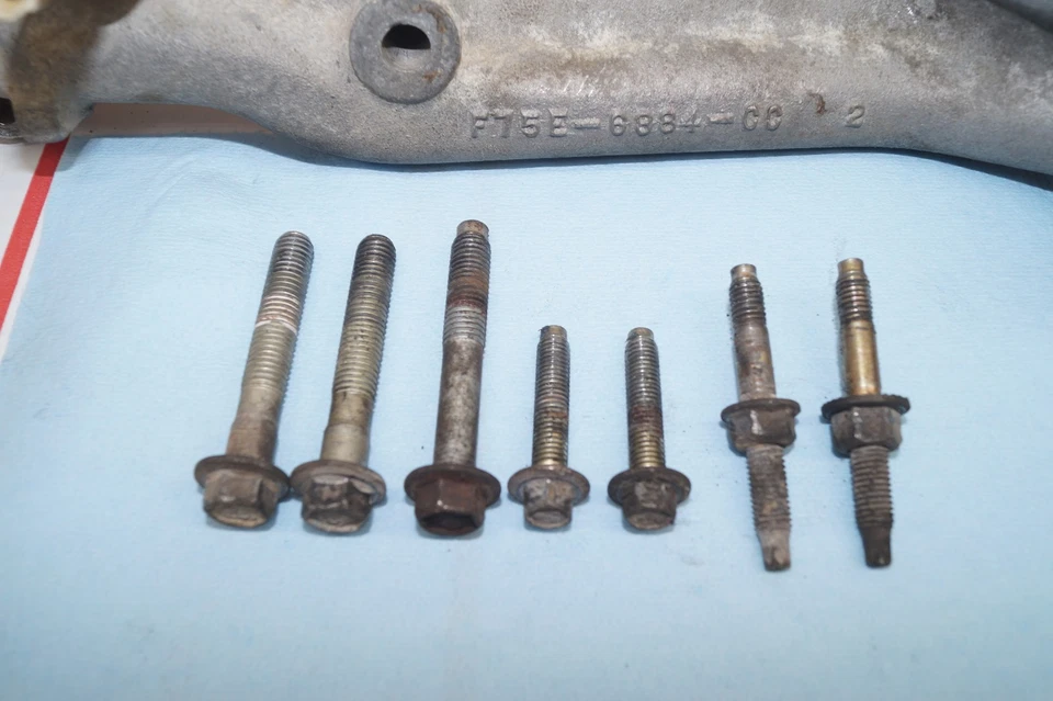 97-03 Ford F-150 5.4L 2v Block Mounted Oil Filter Housing F75E-6884-CC OEM 4.6L Foto 3 de 4