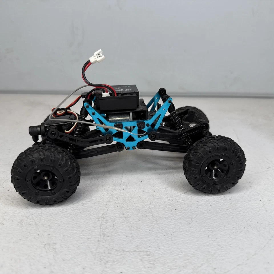 Discontinued 1/24 Scale 4wd Mini Rock Crawler RC With Controller Temper ECX10006 - Image 3 of 4