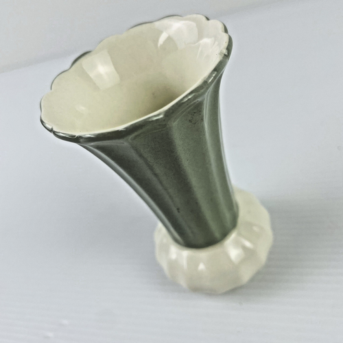 Spode Fortuna Spry Small Vase Two-tone Sage Green Cream Fluted England 9cm - Picture 2 of 6