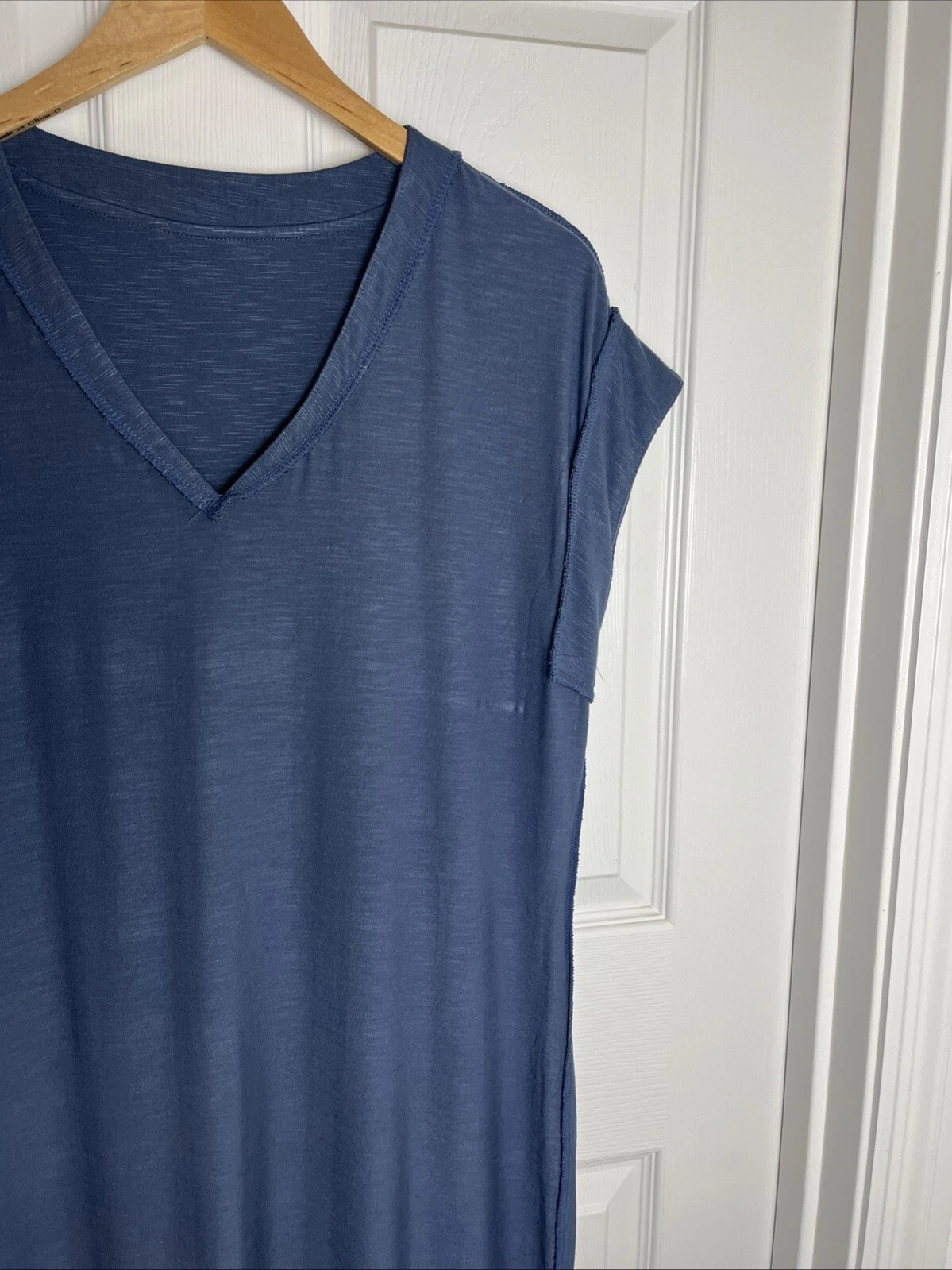 VETEMENTS T shirt bianca mercato nero blu scollo a V abito midi spacchi donna media
