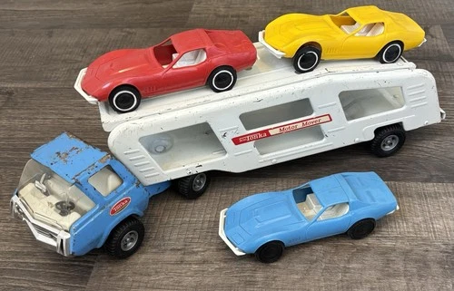 Vintage TONKA CAR CARRIER PRESSED STEEL & 3 original corvettes rare nice shape