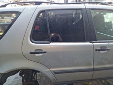 Original Tür MERCEDES BENZ M-KLASSE W163 ML 270CDI - Hinten Rechts A1637300405 Original Tür MERCEDES BENZ M-KLASSE W163 ML 270CDI - Hinten Rechts A1637300405