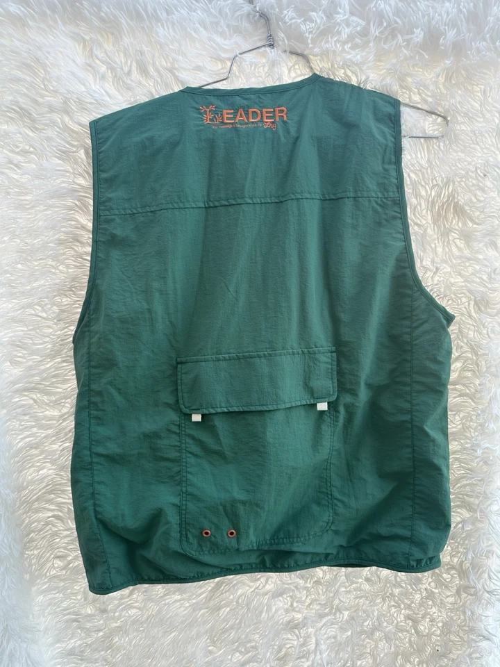 New Men LRG green Vest With Multiple Pockets size Medium - Image 4 of 4
