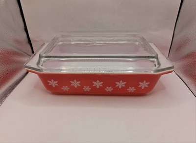 JAJ Pyrex Gaiety Range Coral Red Snowflake Space Saver Deep Dish 1950s