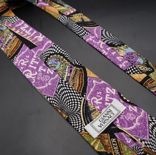 RARE Vintage 90s Gianni Versace Silk Tie America’s Greatest Hotels Print Couture - Bild 10 von 16