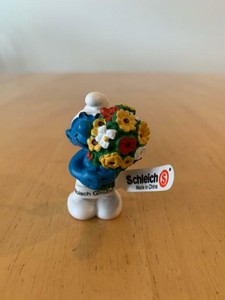 Smurfs Bouquet of Flowers Smurf