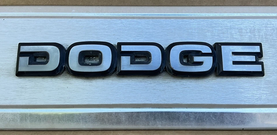 Dodge Dakota 1987-1990 puerta trasera panel de acabado de aluminio OEM ¡BONITO! Foto 2 de 4