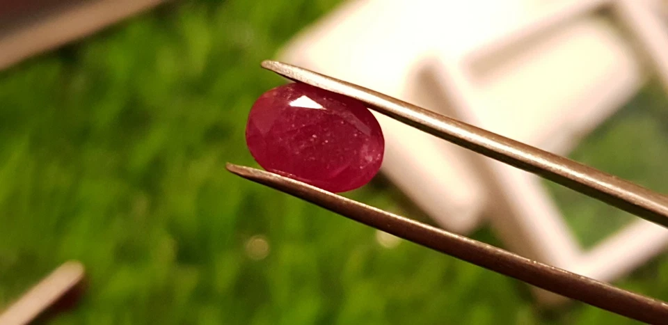 Mozambique Ruby 3.95cts Pair of Red Ruby IGI Certified Red Oval Ruby Cut Stone. - Image 2 of 4