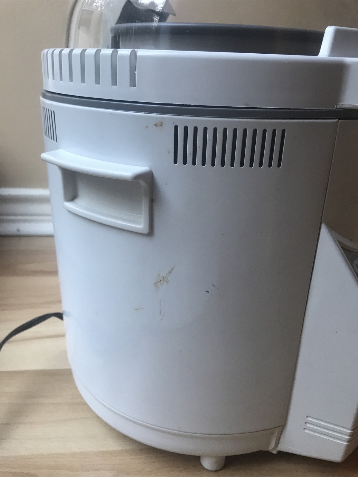 WELBILT Bread Maker The Bread Machine ABM1003 White Dome Top 2 Lb