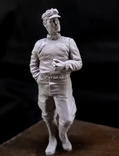 1/35 Scale WWII Military Driver Resin Figure Model Miniature Kit Unassembled