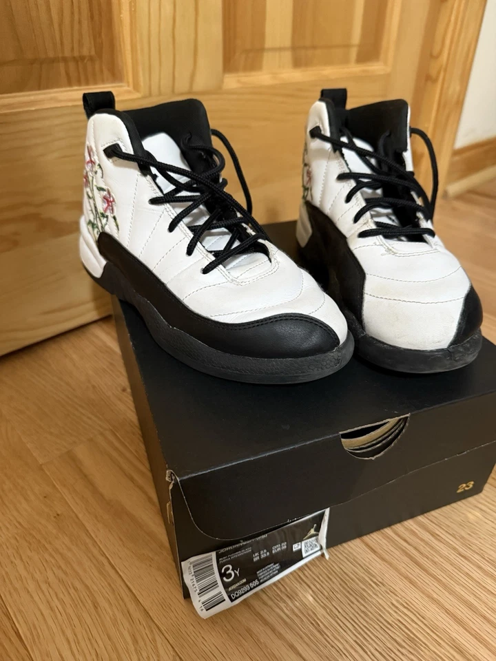 Nike Air Jordan 12 XII Floral GS White Black DR6954-100 Size 3Y - Image 2 of 4