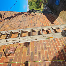 Gravity Handiweight Aluminium Extension Ladder - Made in England