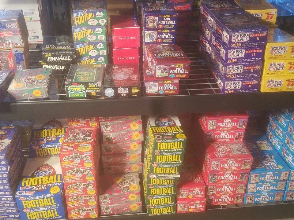 1000 Cards - Unopened NFL Football Card Wax Box Packs - Image 2 of 4