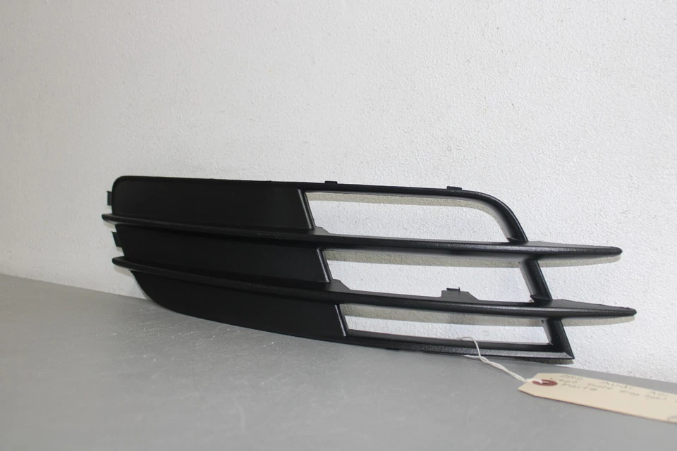 2012 奥迪 A6 左侧雾灯罩 — 第 3/4 张图片