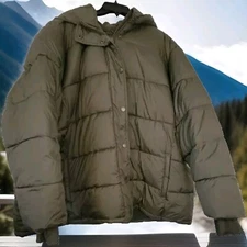 Amazon Essentials Women's Heavyweight Winter Hooded Puffer Jacket 6X Army Green