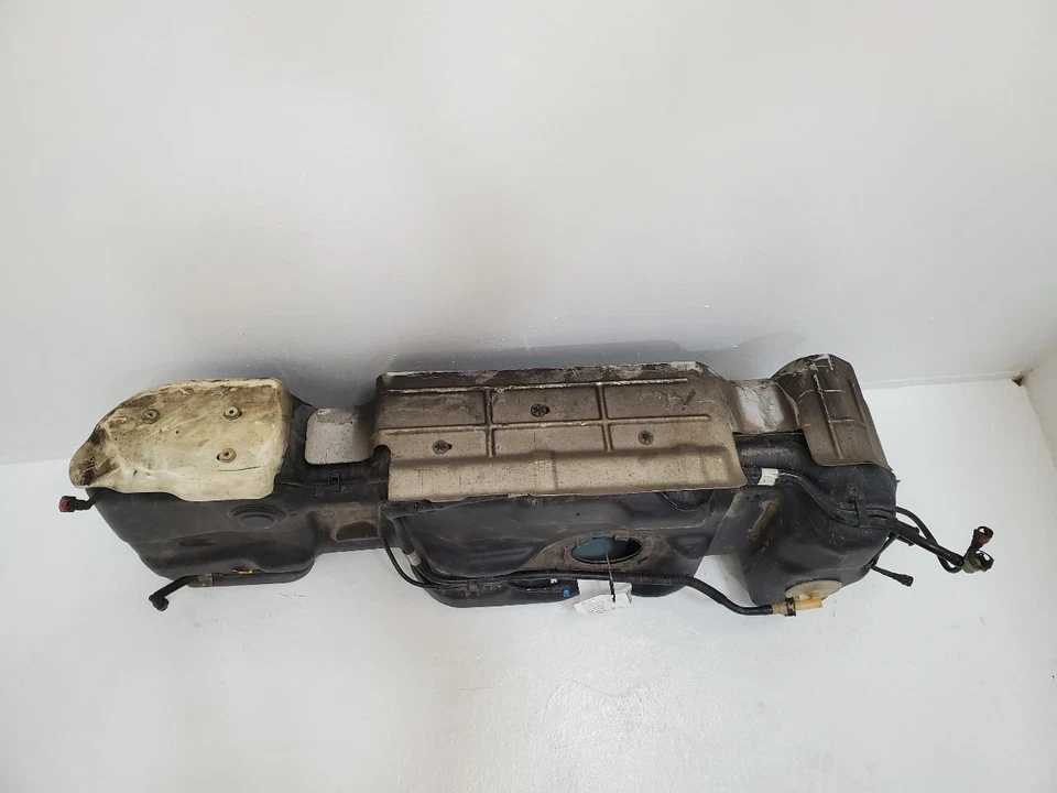 09 2009 2010 10 2011 11 2012 12 2013 13 2014 Cadillac ESCALADE 6.2l Fuel Tank - Изображение 2 из 4