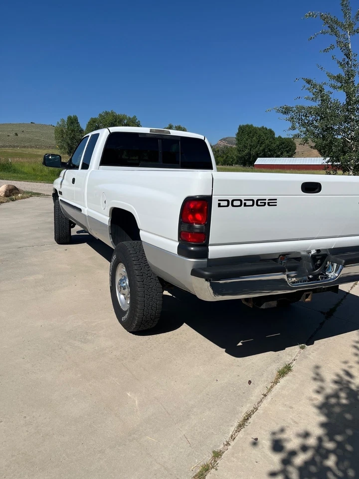 Dodge Ram 2500 SLT Laramie 2001 4x4 lb 6 velocidades manual 5,9 L Cummins diésel Foto 3 de 4