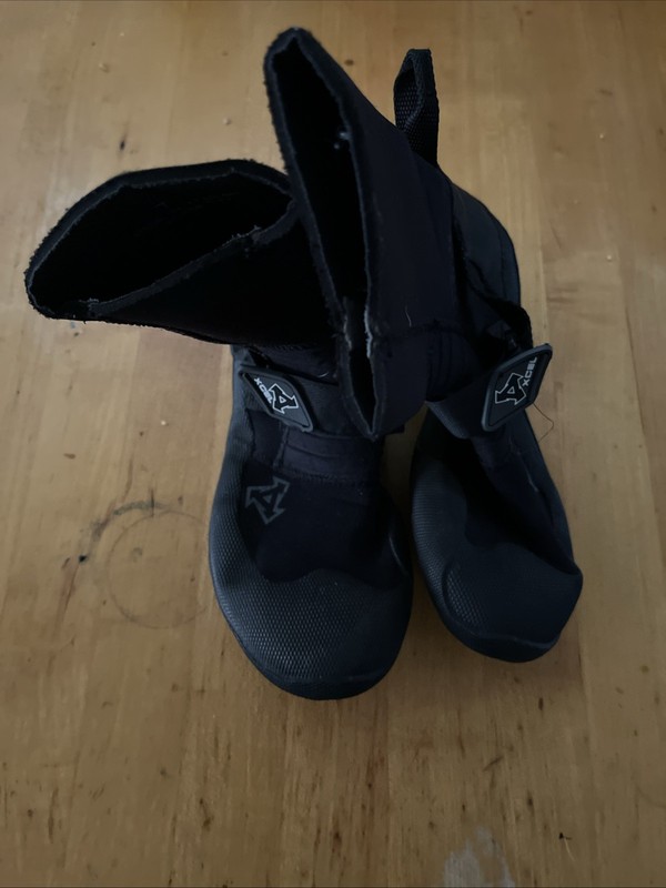 XCEL XFlex 3.0mm Wetsuit Surf Boots Size 7 Black Neoprene EUC