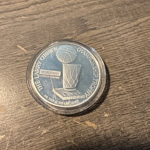 CHICAGO BULLS WORLD CHAMPIONS LARRY OBRIEN TROPHY SILVER COIN  .999 SILVER ROUND