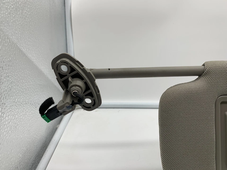 Parasol para conductor Kia Sedona 2015-2020 bronceado OEM C01B50012 Foto 3 de 4