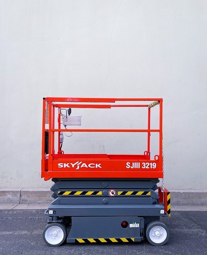 2021 ELECTRIC SCISSOR LIFT SKYJACK SJIII 3219/ 26 FT WORKING HEIGHT LIFT