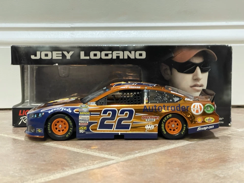 Joey Logano Autotrader Fusion 2015 color cromo firmado automático acción NASCAR 1/24 Foto 3 de 4