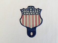 NOS ORIGINAL LICENSE PLATE TOPPER, GOD BLESS AMERICA 1940'S EMELOID CO. N.J.