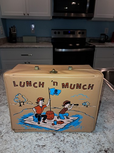 1959 Lunch N Munch Lunch Box - No Thermos * Vintage * Lunchbox * NO HANDLE *
