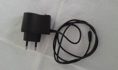 Adaptor Output 5Volt  500mA Input max 0,15 A