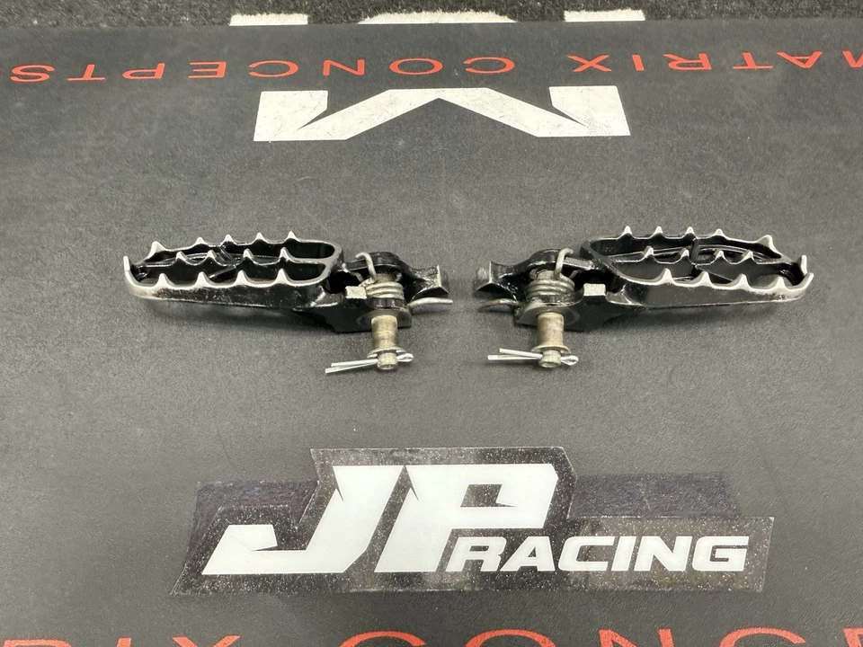 2023 年本田 CRF250R 左脚和右脚钉套装 - 50660-MKE-A70,50670-MKE-A70 状况良好 — 第 2/4 张图片