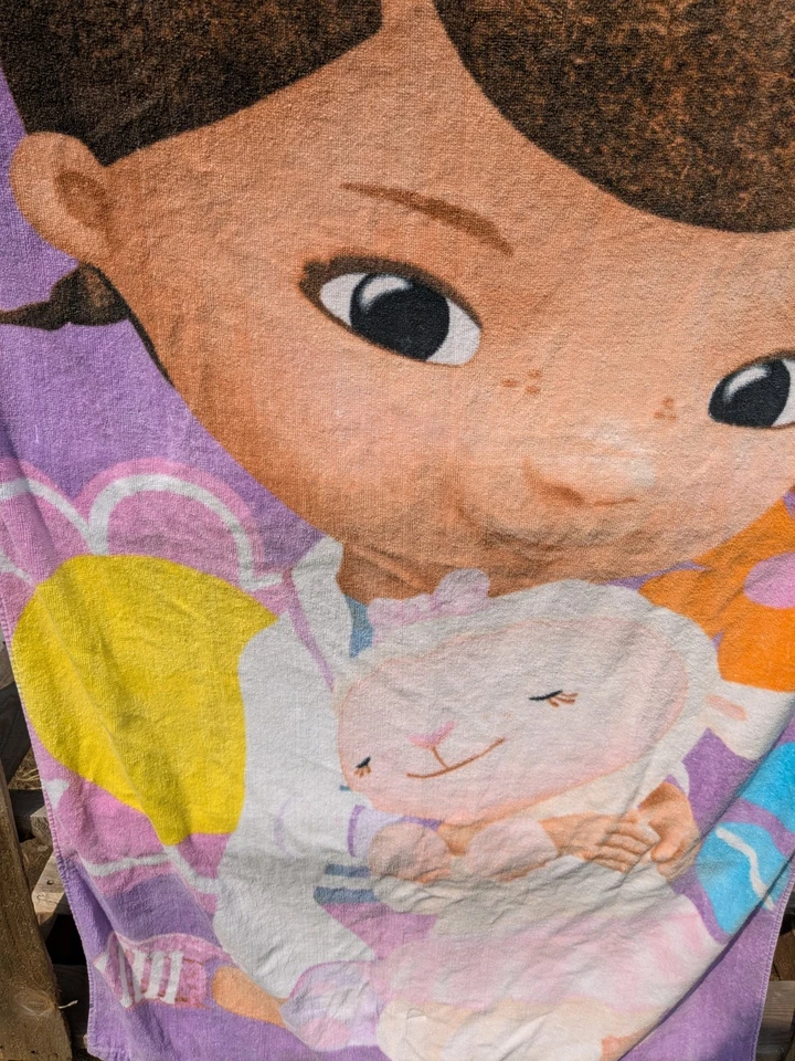 Toalla de baño de playa Disney Doc McStuffins Lamby Flor talla única Tollie Foto 3 de 4
