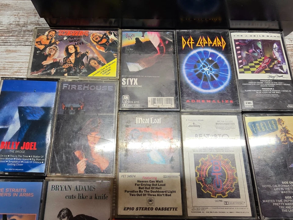 lot of 12 cassette tapes scorpions eagles with hard case Foto 4 de 4