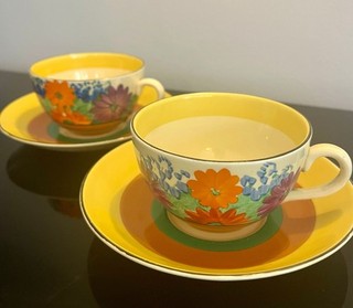 Clarice Cliff 2 cups and saucers.