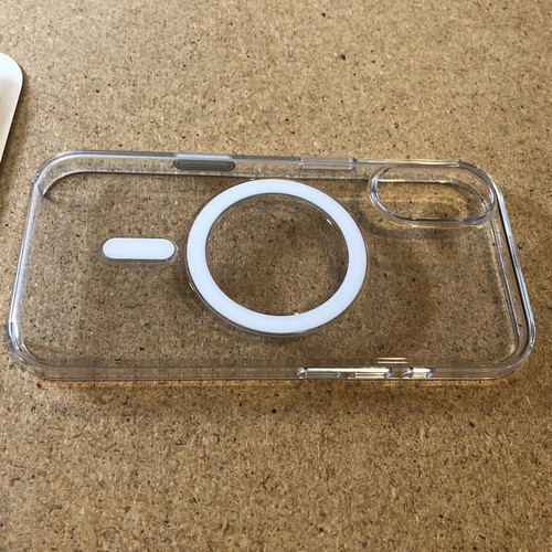 Coque rigide MagSafe transparente véritable Apple iPhone 16 A3243 MA6A4ZM/A - Photo 6 sur 11