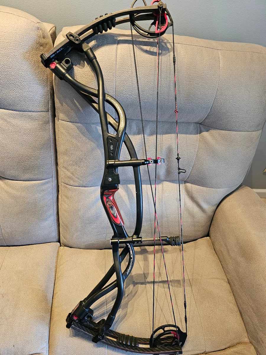 Hoyt Carbon Matrix RKT Compound Bow 60 Target Archery 3d