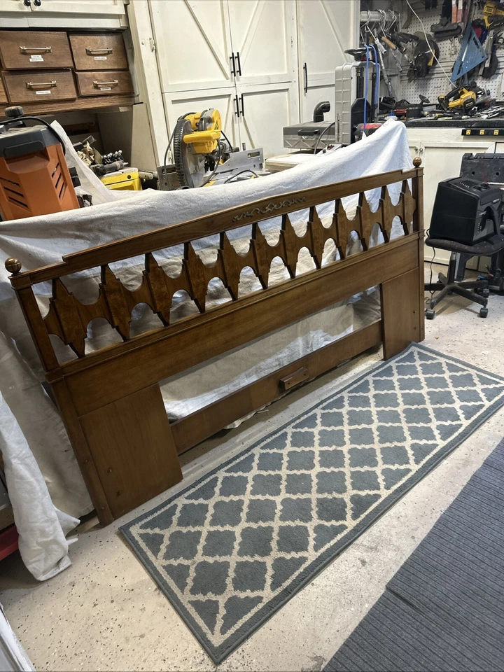 Cabecero Drexel Mid-Century Moderno Hollywood Regency Nogal Tamaño King, Años 60 Foto 4 de 4