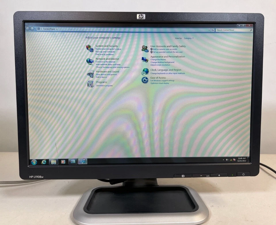 HP L1908w GP536A Monitor 19" LCD Widescreen VGA 1440 x 900 Pixels 5ms w/ Base - Image 2 of 4