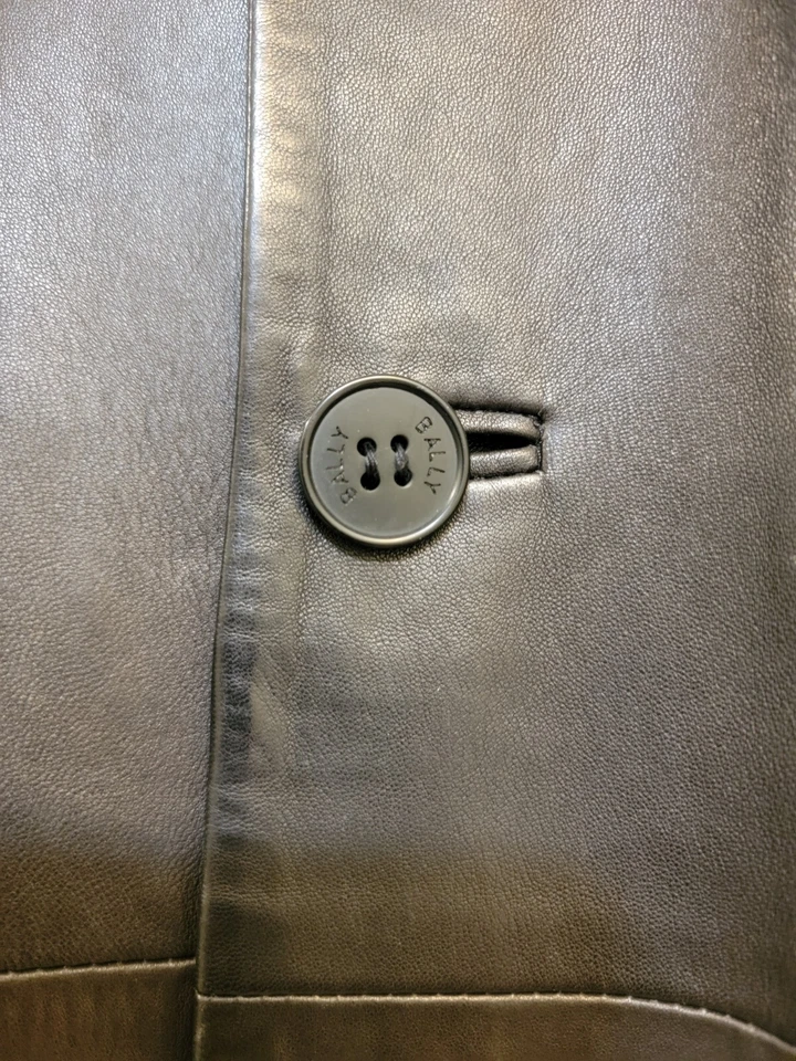 Bally Overcoat Size 42 in Beautiful Soft Leather Peak Lapel Made In ITALY - Image 2 of 4