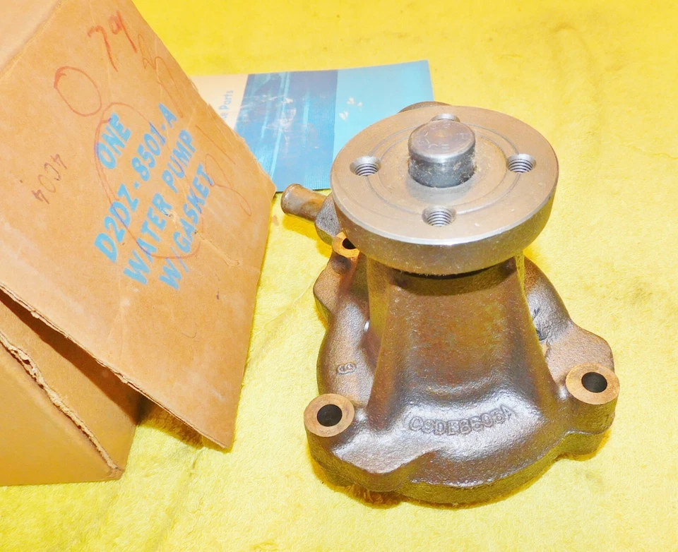 Bomba de agua 69-74 Ford Mustang Maverick Torino Ranchero Comet Montego NOS 6CY 250 Foto 2 de 4