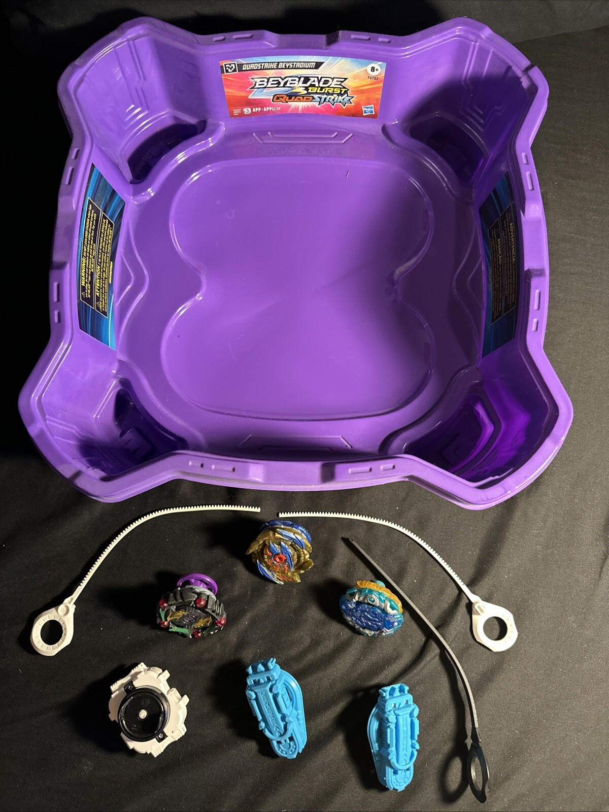 BEYBLADE BURST QUADSTRIKE STADIUM CON 3 BEYBLADES. ¡CABLES RASGADURAS INCLUIDOS!!