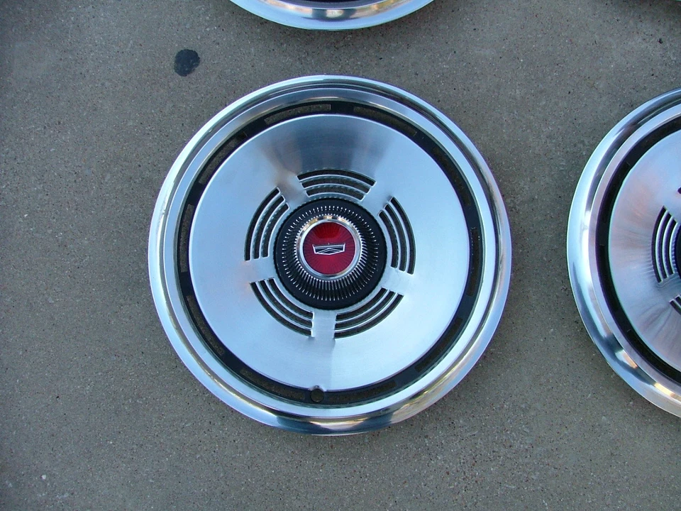 Ford Torino 1974-76 cubiertas de rueda (14 pulgadas), juego 4, ¡nuevo en stock! Elite D4OZ-1130-E Foto 4 de 4